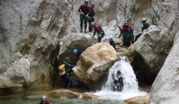 Beginner canyoning outing in Galamus