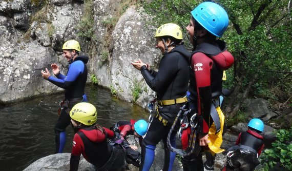 family canyoning with friends in the Pyrénées-Orientales