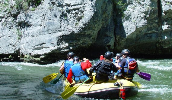 Rafting entre amis dans l'Aude