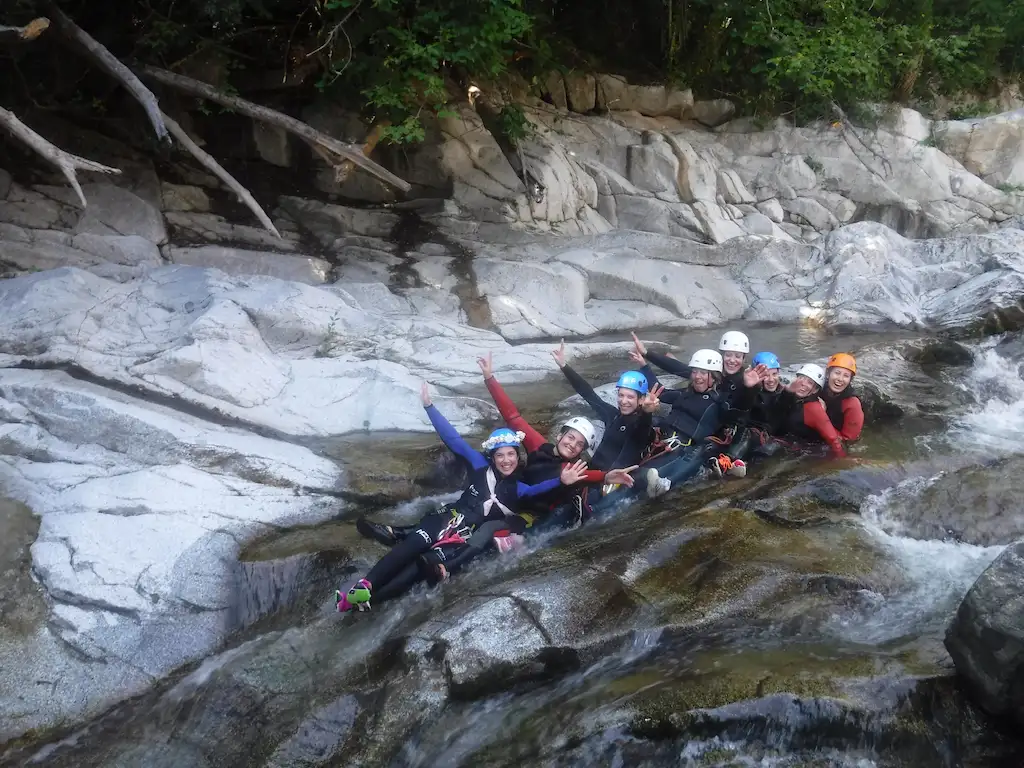 EVJF canyoning dans les Pyrénées-Orientales