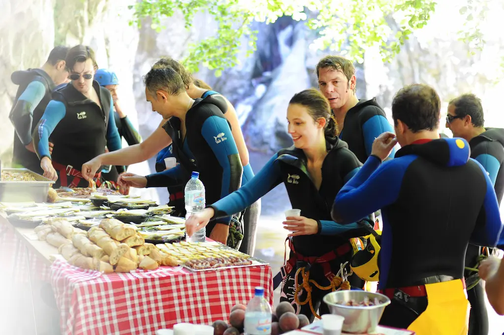 Team building canyoning et buffet Pyrénées-Orientales